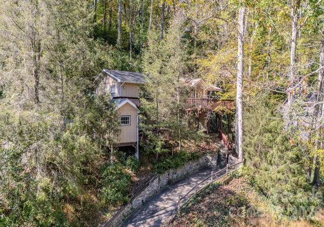 Photo 1 of Single family home for sale at 8 Riverbend Dr, Asheville, NC 28805 | MLS# 4433815 | Listing updated on 2026-10-28