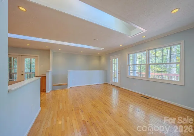 Photo 4 of Single family home for sale at 8 Riverbend Dr, Asheville, NC 28805 | MLS# 4433815 | Listing updated on 2026-10-28