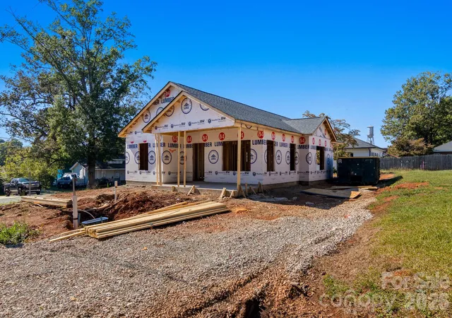 Photo 2 of Single family home for sale at 21 Oak St, China Grove, NC 28023 | MLS# 4433819 | Listing updated on 2026-10-26