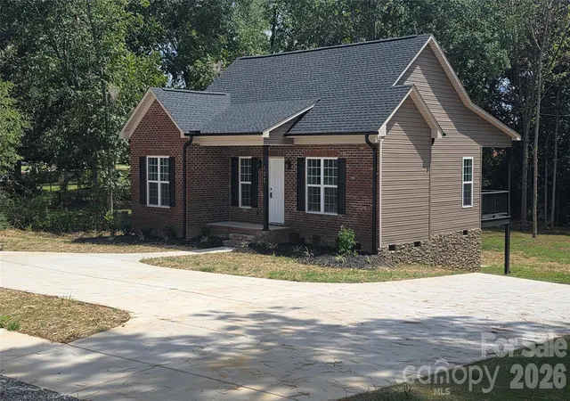Photo 2 of Single family home for sale at 103 Saint Michael Ave, Great Falls, SC 29055 | MLS# 4433828 | Listing updated on 2026-10-14