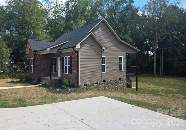 Photo 3 of Single family home for sale at 103 Saint Michael Ave, Great Falls, SC 29055 | MLS# 4433828 | Listing updated on 2026-10-14