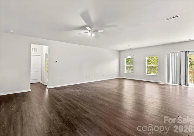 Photo 3 of Single family home for sale at 133 Sandtrap Dr, Statesville, NC 28677 | MLS# 4433831 | Listing updated on 2026-10-16