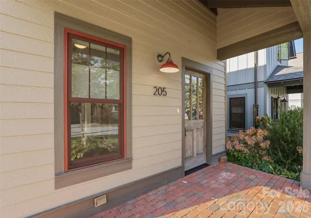 Photo 3 of Single family home for sale at 205 N Johnson St, Brevard, NC 28712 | MLS# 4433841 | Listing updated on 2026-10-15