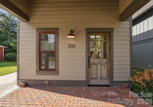 Photo 3 of Single family home for sale at 205 N Johnson St, Brevard, NC 28712 | MLS# 4433841 | Listing updated on 2026-10-15
