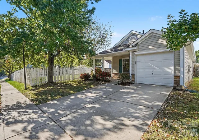 Photo 2 of Single family home for sale at 2122 Buckleigh Dr, Charlotte, NC 28215 | MLS# 4433854 | Listing updated on 2026-10-24