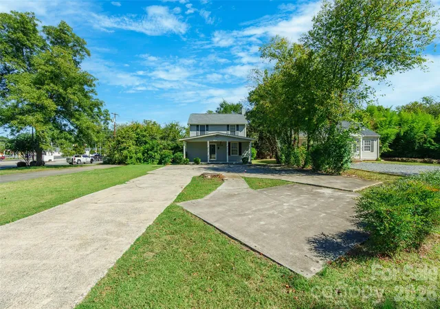 Photo 2 of Single family home for sale at 1050 Park Ave Ext, Rock Hill, SC 29732 | MLS# 4433866 | Listing updated on 2026-10-20