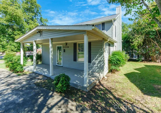 Photo 3 of Single family home for sale at 1050 Park Ave Ext, Rock Hill, SC 29732 | MLS# 4433866 | Listing updated on 2026-10-20