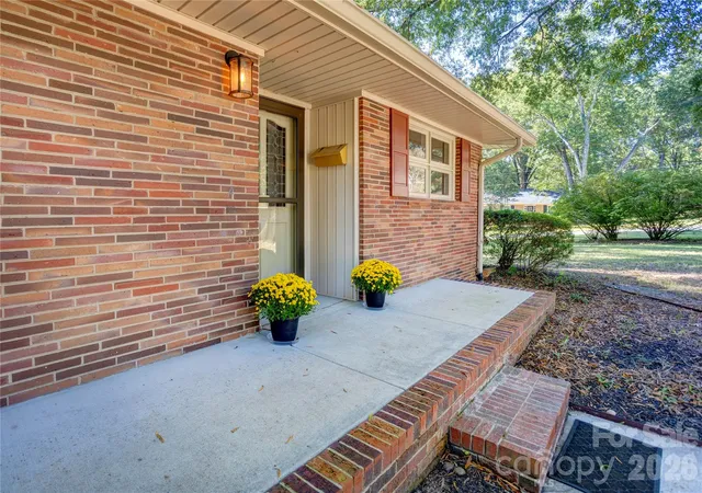 Photo 4 of Single family home for sale at 688 Grandview Dr NE, Concord, NC 28025 | MLS# 4433877 | Listing updated on 2026-10-29