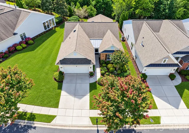 Photo 2 of Single family home for sale at 8077 Crater Lake Dr, Fort Mill, SC 29707 | MLS# 4433887 | Listing updated on 2026-10-20