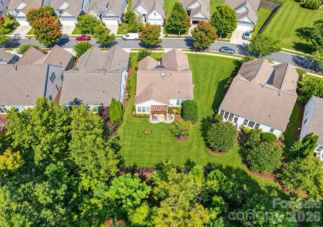 Photo 3 of Single family home for sale at 8077 Crater Lake Dr, Fort Mill, SC 29707 | MLS# 4433887 | Listing updated on 2026-10-20