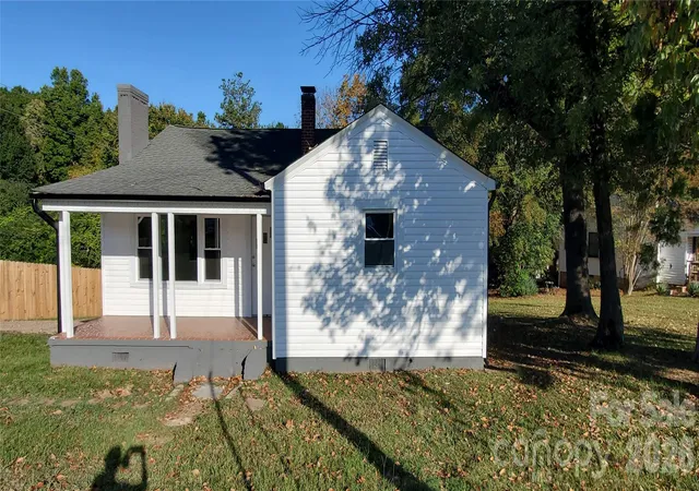 Photo 1 of Single family home for sale at 1115 Mount Olivet Rd, Kannapolis, NC 28083 | MLS# 4433893 | Listing updated on 2026-10-17