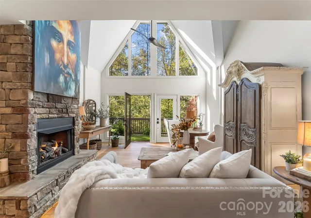 Photo 4 of Single family home for sale at 237 Mallard Rd, Lake Lure, NC 28746 | MLS# 4433901 | Listing updated on 2026-10-23