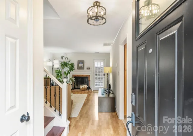Photo 4 of Townhouse for sale at 500 N Poplar St #B, Charlotte, NC 28202 | MLS# 4433917 | Listing updated on 2026-10-15