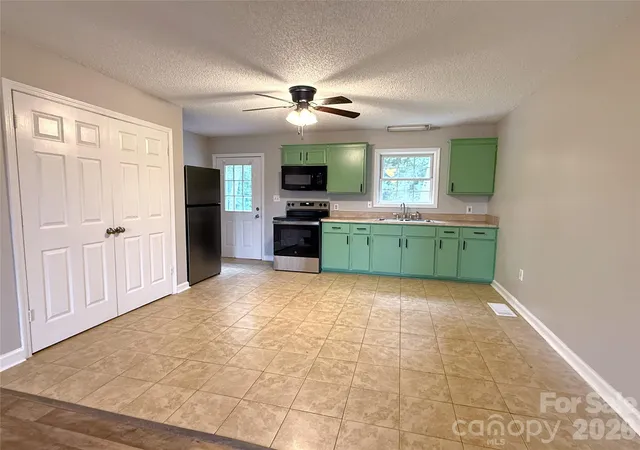 Photo 2 of Single family home for sale at 409 Skyline Dr, Salisbury, NC 28146 | MLS# 4433927 | Listing updated on 2026-10-28