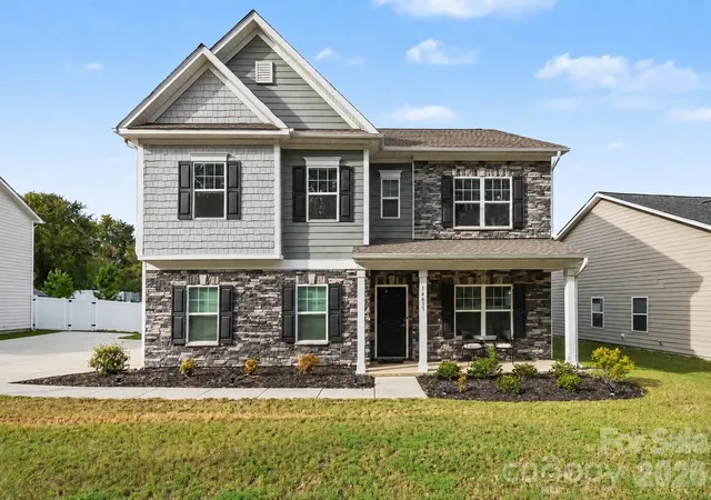 Photo 1 of Single family home for sale at 14415 Holbrooks Rd, Huntersville, NC 28078 | MLS# 4433936 | Listing updated on 2026-10-24