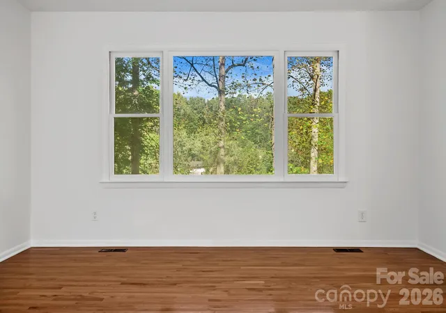 Photo 4 of Single family home for sale at 90 Melton Rd, Candler, NC 28715 | MLS# 4433941 | Listing updated on 2026-10-29