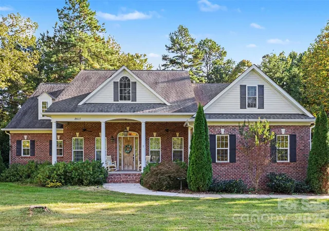 Photo 1 of Single family home for sale at 8611 Kerns Meadow Ln, Huntersville, NC 28078 | MLS# 4433950 | Listing updated on 2026-10-15