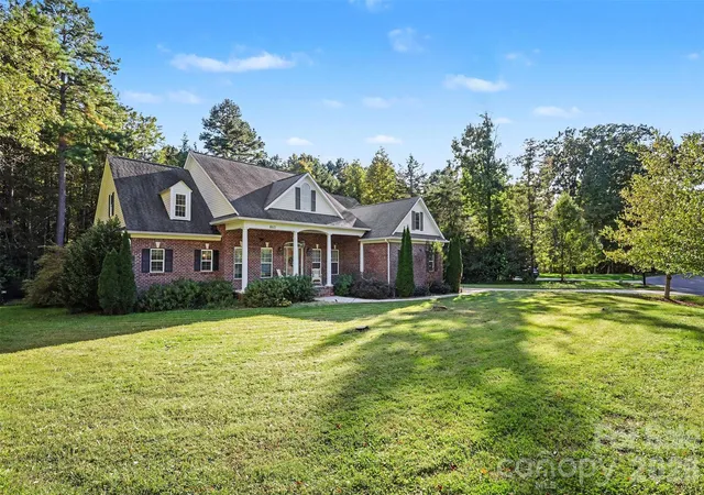 Photo 1 of Single family home for sale at 8611 Kerns Meadow Ln, Huntersville, NC 28078 | MLS# 4433950 | Listing updated on 2026-10-15