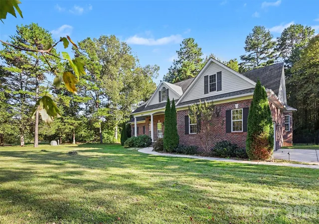 Photo 2 of Single family home for sale at 8611 Kerns Meadow Ln, Huntersville, NC 28078 | MLS# 4433950 | Listing updated on 2026-10-15