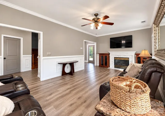 Photo 4 of Single family home for sale at 1320 Gretna Green Dr, Charlotte, NC 28217 | MLS# 4433954 | Listing updated on 2026-10-20