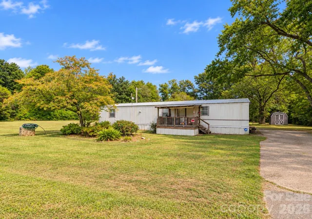 Photo 1 of Single family home for sale at 5954 Oakridge Rd, Clover, SC 29710 | MLS# 4433959 | Listing updated on 2026-10-16