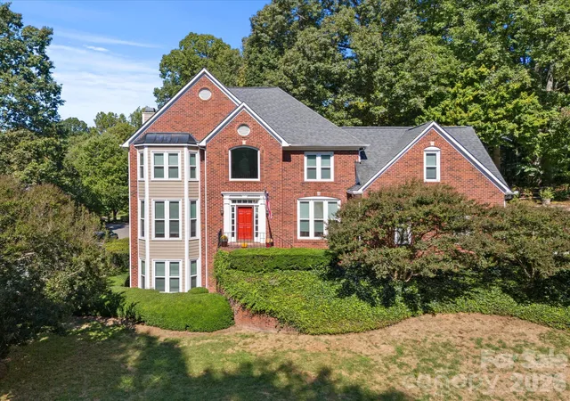 Photo 1 of Single family home for sale at 9014 Oxfordshire Ct, Huntersville, NC 28078 | MLS# 4433963 | Listing updated on 2026-10-31