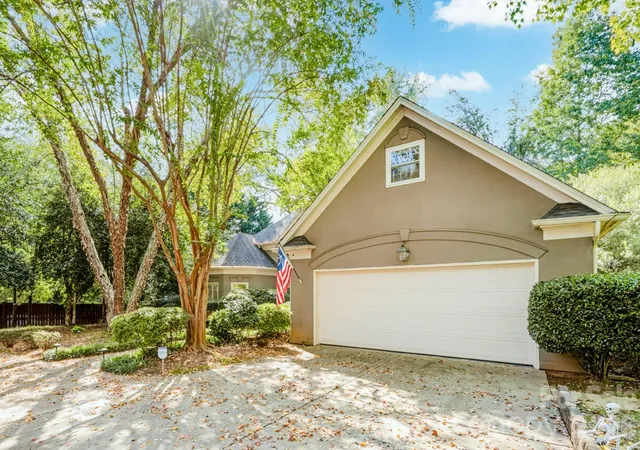 Photo 2 of Single family home for sale at 7201 Charter Brk Dr, Charlotte, NC 28270 | MLS# 4433966 | Listing updated on 2026-10-22
