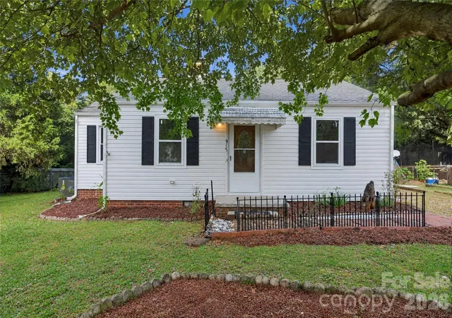 Photo 1 of Single family home for sale at 915 Skyway Rd, Kannapolis, NC 28083 | MLS# 4433978 | Listing updated on 2026-10-16