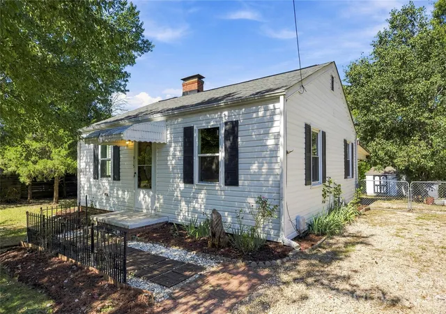 Photo 2 of Single family home for sale at 915 Skyway Rd, Kannapolis, NC 28083 | MLS# 4433978 | Listing updated on 2026-10-16