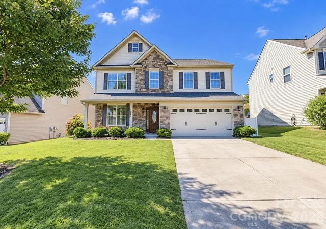 Photo 1 of Single family home for sale at 7041 Carnwarth Ln, Fort Mill, SC 29707 | MLS# 4433981 | Listing updated on 2026-10-20
