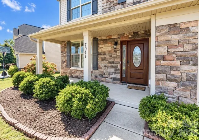 Photo 3 of Single family home for sale at 7041 Carnwarth Ln, Fort Mill, SC 29707 | MLS# 4433981 | Listing updated on 2026-10-20