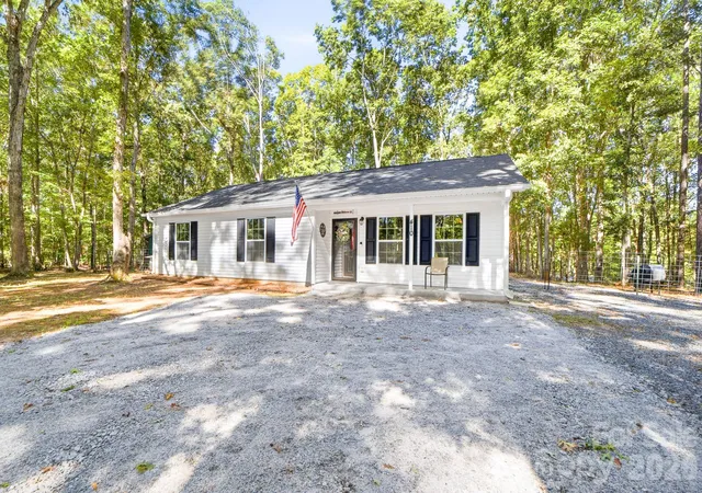 Photo 1 of Single family home for sale at 410 W Shiloh Unity Rd, Lancaster, SC 29720 | MLS# 4433993 | Listing updated on 2026-10-14