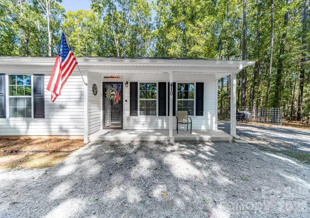 Photo 2 of Single family home for sale at 410 W Shiloh Unity Rd, Lancaster, SC 29720 | MLS# 4433993 | Listing updated on 2026-10-14
