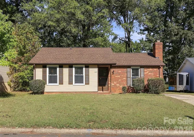 Photo 1 of Single family home for sale at 5915 Sunset Chase Ln, Charlotte, NC 28212 | MLS# 4433995 | Listing updated on 2026-10-24