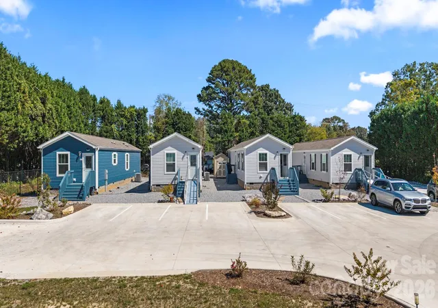 Photo 3 of Multi family home for sale at 81 Yuken Pl, Hendersonville, NC 28792 | MLS# 4433996 | Listing updated on 2026-10-12