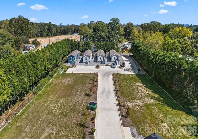 Photo 4 of Multi family home for sale at 81 Yuken Pl, Hendersonville, NC 28792 | MLS# 4433996 | Listing updated on 2026-10-12