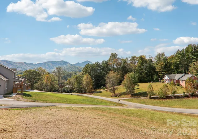 Photo 4 of Single family home for sale at 129 Lincoln Ridge Dr #3, Candler, NC 28715 | MLS# 4434000 | Listing updated on 2026-10-18