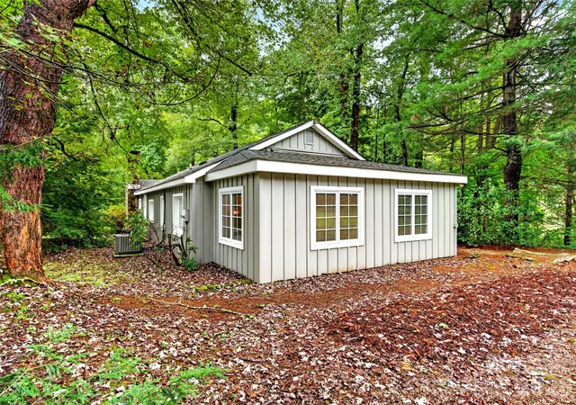 Photo 3 of Single family home for sale at 138 Gowan Point #4, Marion, NC 28752 | MLS# 4434012 | Listing updated on 2026-10-20