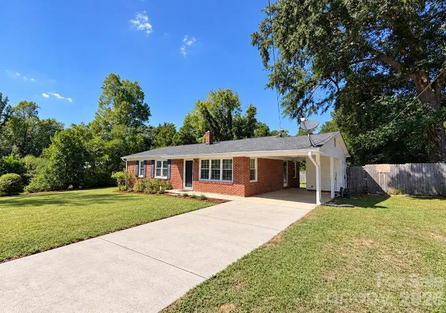 Single family home for sale at 304 Sumter St, Kershaw, SC 29067 | MLS# 4434014