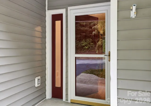 Photo 4 of Townhouse for sale at 725 N Park Pl, Hendersonville, NC 28791 | MLS# 4434024 | Listing updated on 2026-10-15