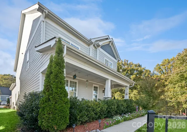 Photo 3 of Single family home for sale at 527 E Huntersville Concord Rd, Huntersville, NC 28078 | MLS# 4434031 | Listing updated on 2026-10-31