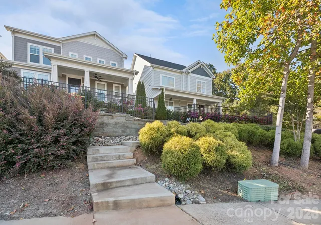 Photo 1 of Single family home for sale at 527 E Huntersville Concord Rd, Huntersville, NC 28078 | MLS# 4434031 | Listing updated on 2026-10-31
