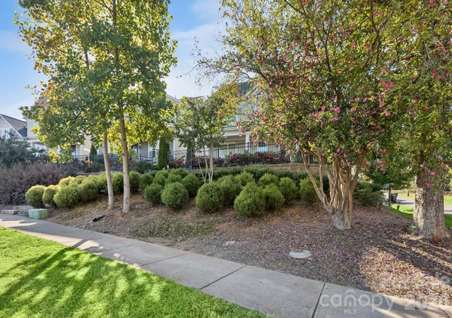 Photo 2 of Single family home for sale at 527 E Huntersville Concord Rd, Huntersville, NC 28078 | MLS# 4434031 | Listing updated on 2026-10-31