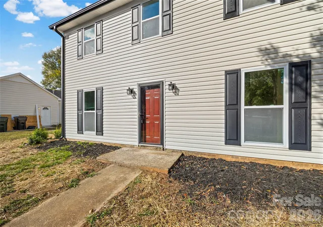 Photo 2 of Single family home for sale at 1673 Crestdale Rd, Rock Hill, SC 29732 | MLS# 4434035 | Listing updated on 2026-10-29