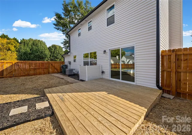 Photo 3 of Single family home for sale at 1673 Crestdale Rd, Rock Hill, SC 29732 | MLS# 4434035 | Listing updated on 2026-10-29