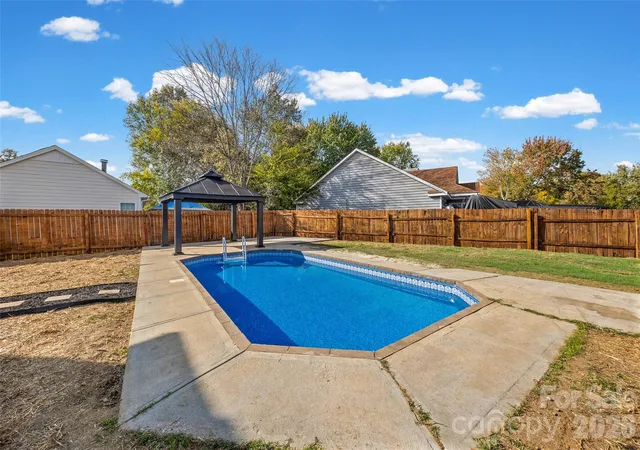 Photo 4 of Single family home for sale at 1673 Crestdale Rd, Rock Hill, SC 29732 | MLS# 4434035 | Listing updated on 2026-10-29