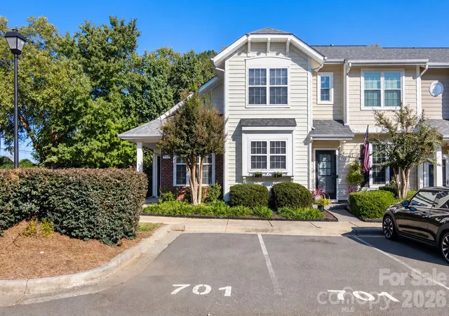 Photo 3 of Townhouse for sale at 701 Shellstone Pl, Fort Mill, SC 29708 | MLS# 4434041 | Listing updated on 2026-10-18