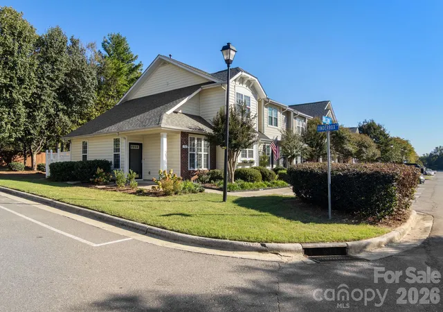 Photo 3 of Townhouse for sale at 701 Shellstone Pl, Fort Mill, SC 29708 | MLS# 4434041 | Listing updated on 2026-10-18