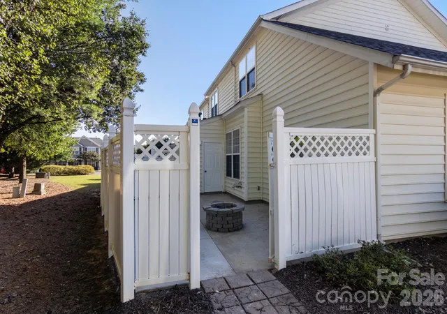 Photo 4 of Townhouse for sale at 701 Shellstone Pl, Fort Mill, SC 29708 | MLS# 4434041 | Listing updated on 2026-10-18