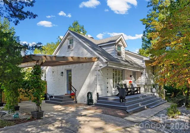 Photo 1 of Single family home for sale at 5145 Murrayhill Dr, Charlotte, NC 28210 | MLS# 4434043 | Listing updated on 2026-10-30